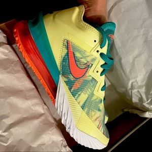 Lebron XVIII Low, White Lime/Bright Mango
